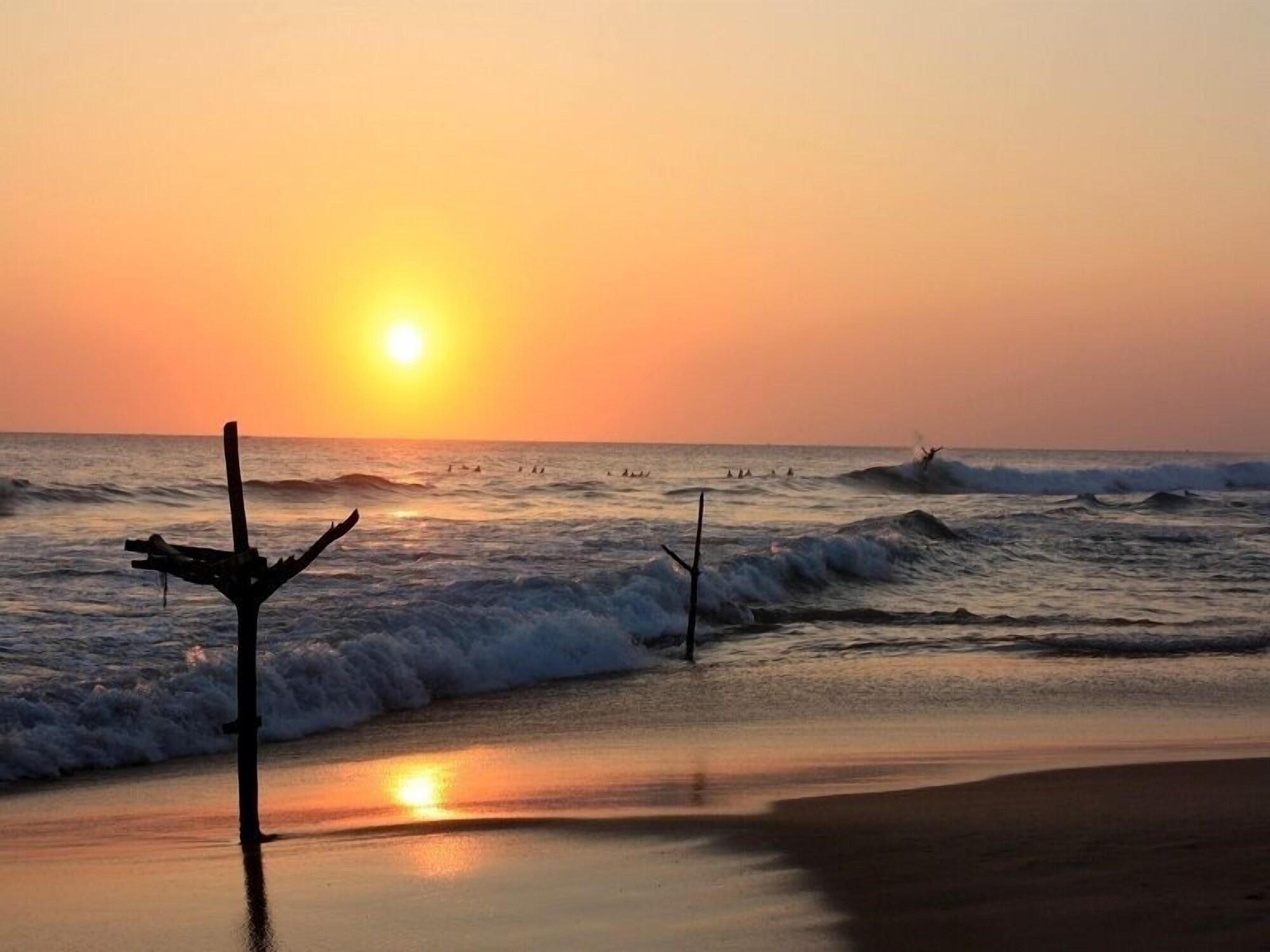 Time N Tide Beach Resort Hikkaduwa Buitenkant foto