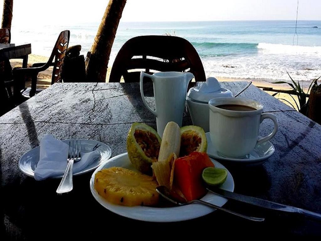 Time N Tide Beach Resort Hikkaduwa Buitenkant foto