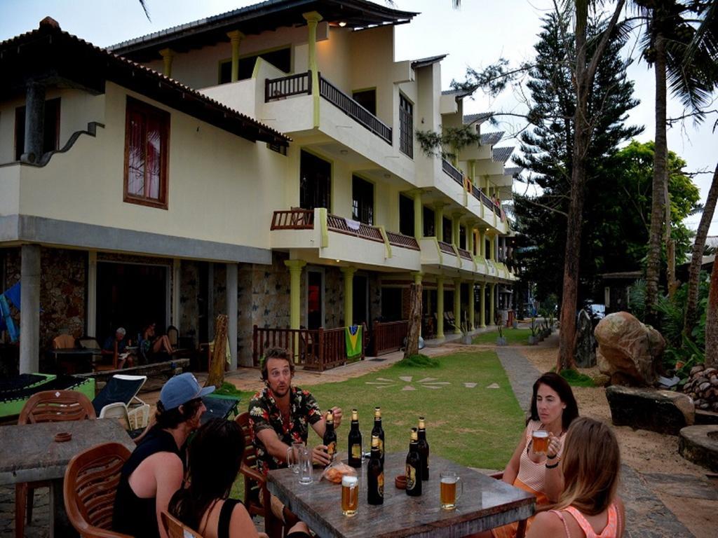 Time N Tide Beach Resort Hikkaduwa Buitenkant foto