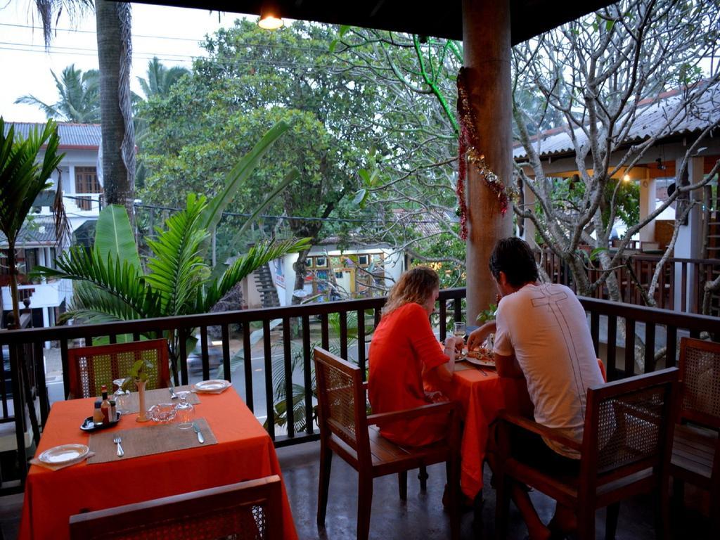 Time N Tide Beach Resort Hikkaduwa Buitenkant foto