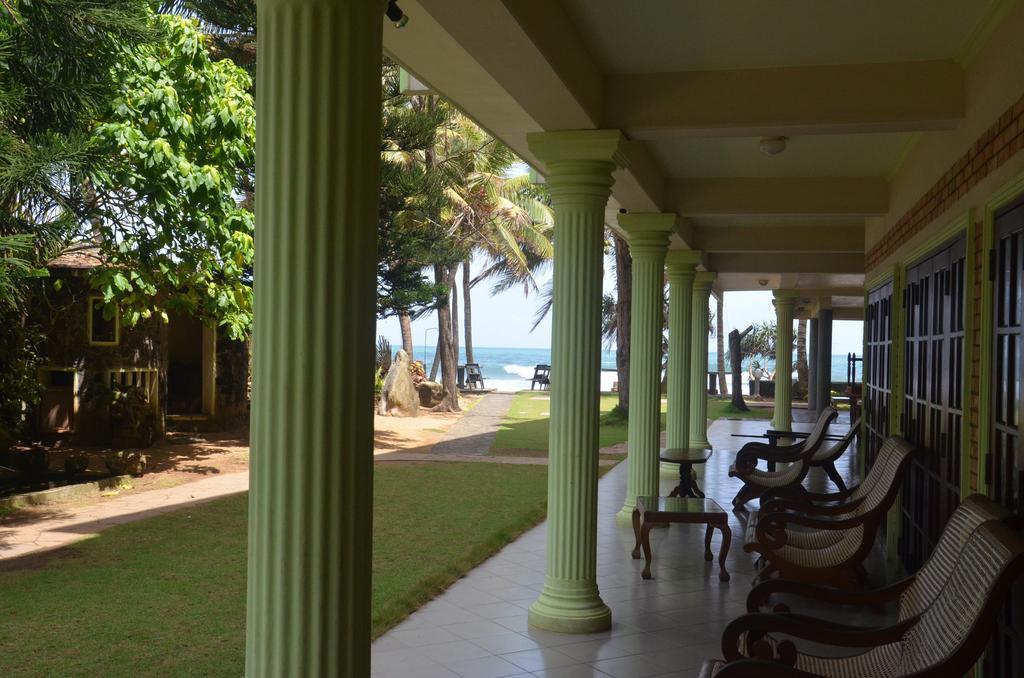 Time N Tide Beach Resort Hikkaduwa Buitenkant foto