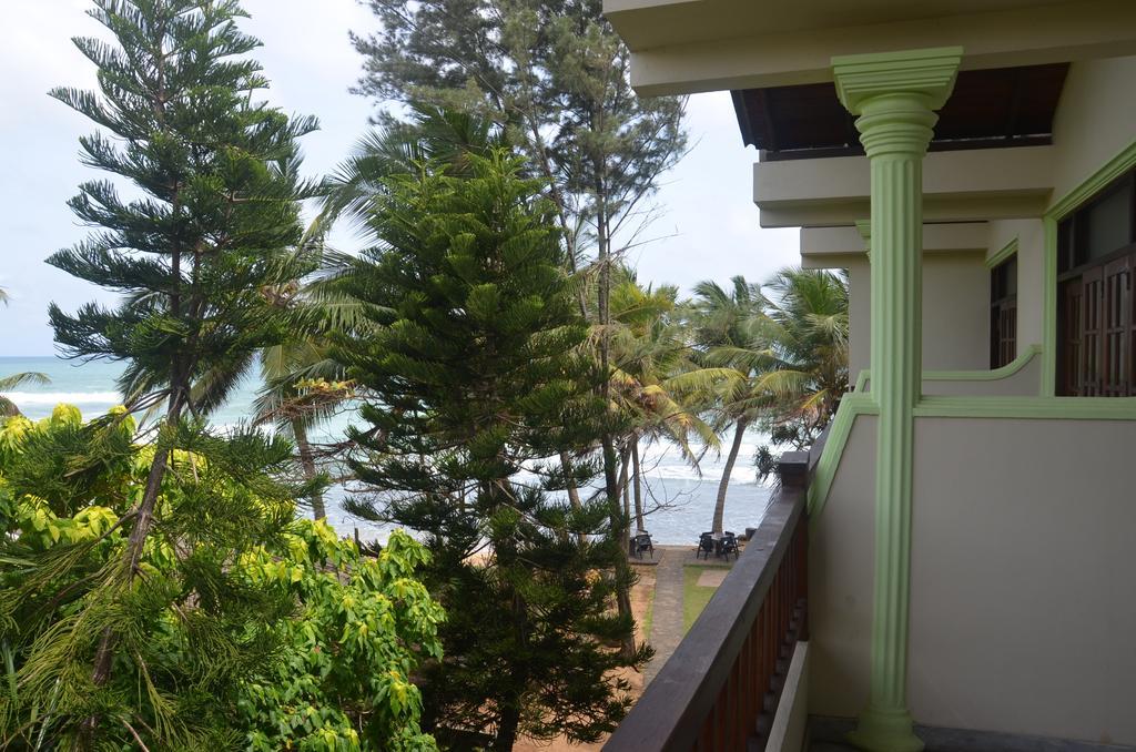 Time N Tide Beach Resort Hikkaduwa Buitenkant foto