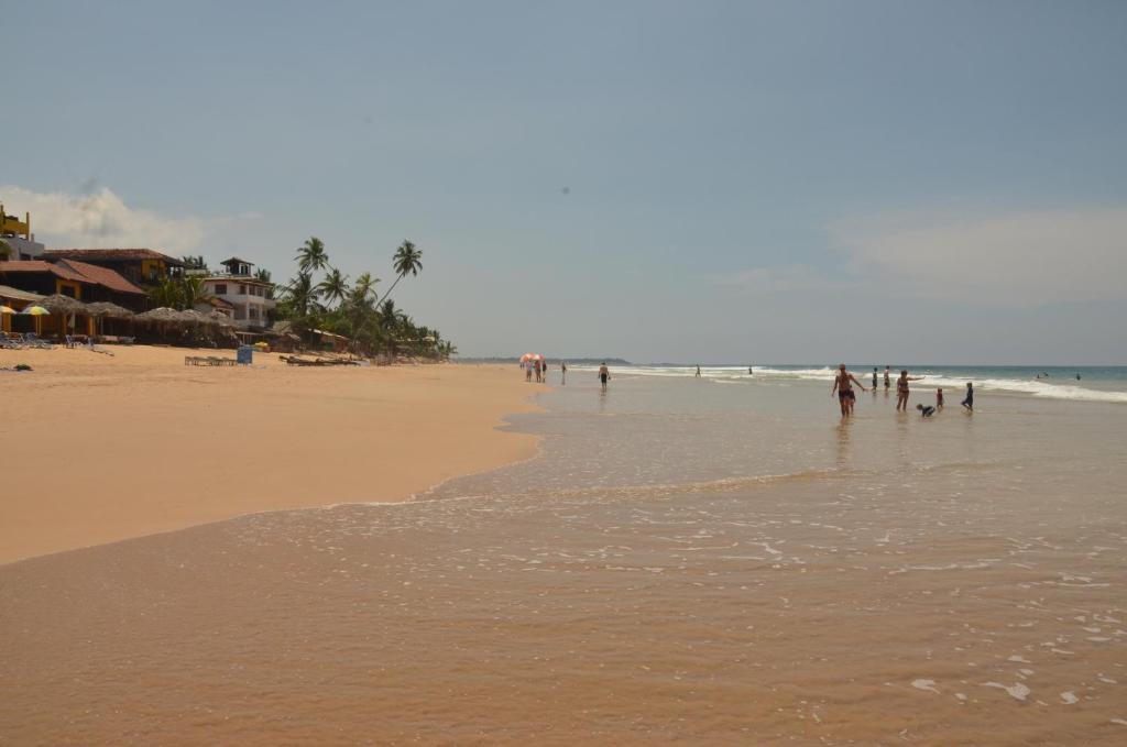 Time N Tide Beach Resort Hikkaduwa Buitenkant foto