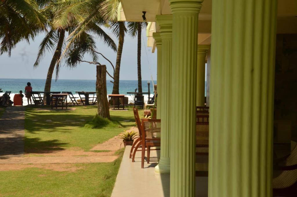 Time N Tide Beach Resort Hikkaduwa Buitenkant foto