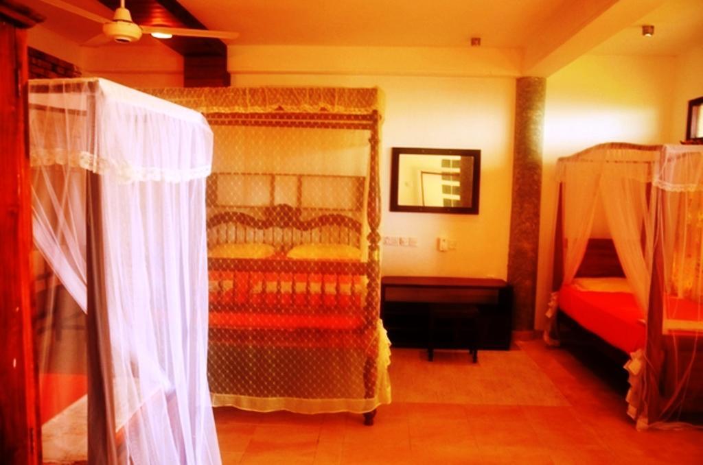 Time N Tide Beach Resort Hikkaduwa Buitenkant foto