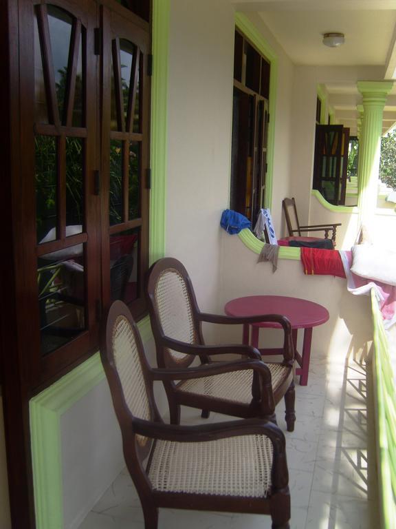 Time N Tide Beach Resort Hikkaduwa Buitenkant foto